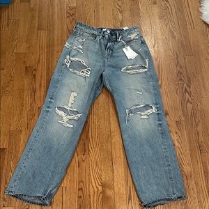 Good American Light Blue Ripped Boyfriend Jeans. Khloé‘ Favorite!